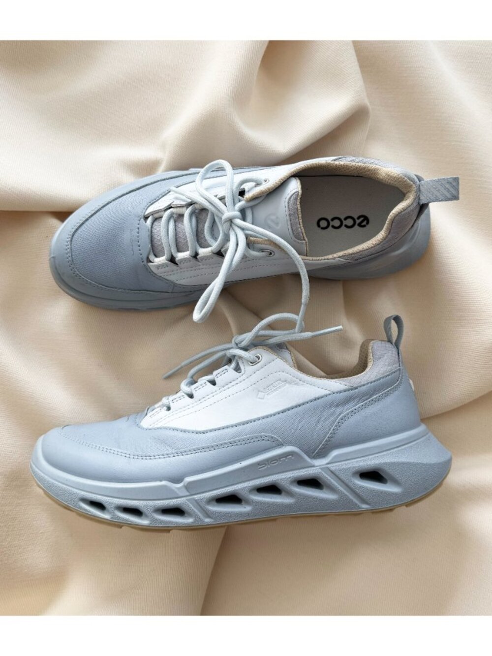 ECCO "Biom 720" Gore-Tex Leather Sneaker in Blue, size 40. Fits like a 9/9.5